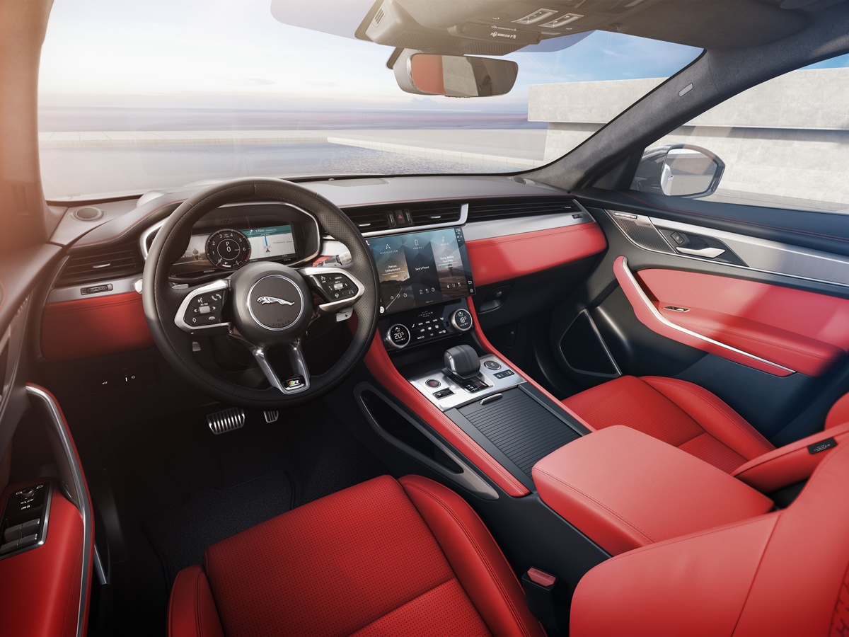 Jag_F-PACE_21MY_Studio_Interior_Red_01_150920 - Nők Lapja