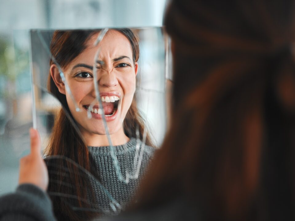 nő tükör mérgező szülők 