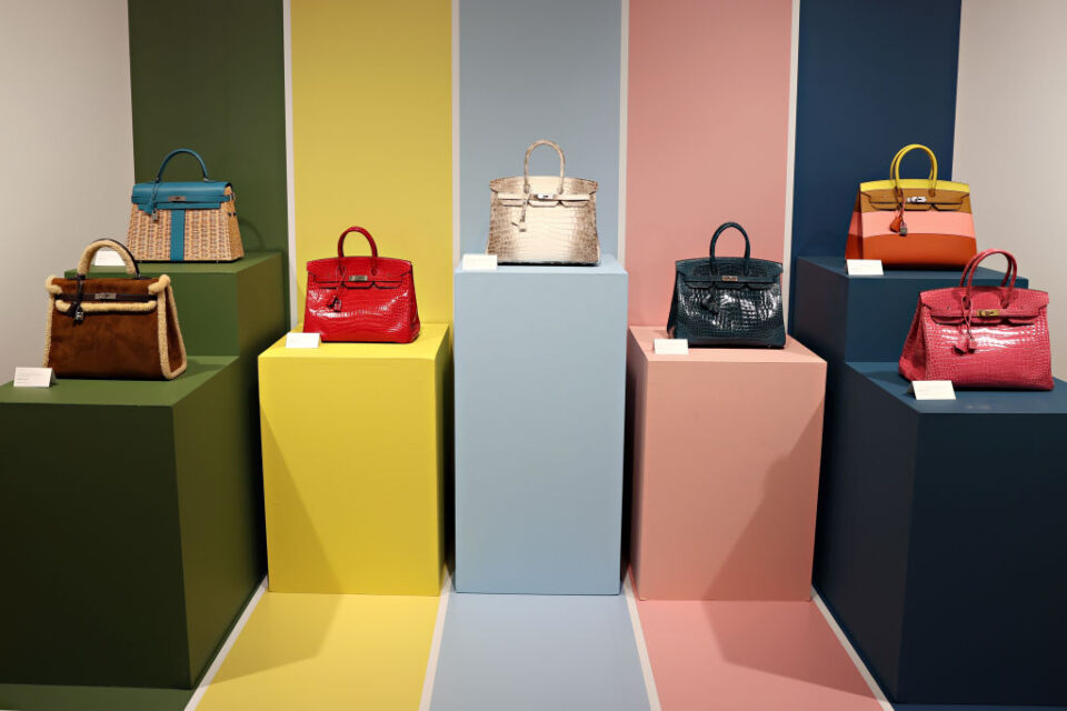 Hermès Birkin táskák a Christie's luxus hetének sajtóbemutatóján 2021. június 04-én New Yorkban. (Fotó: Cindy Ord/Getty Images)