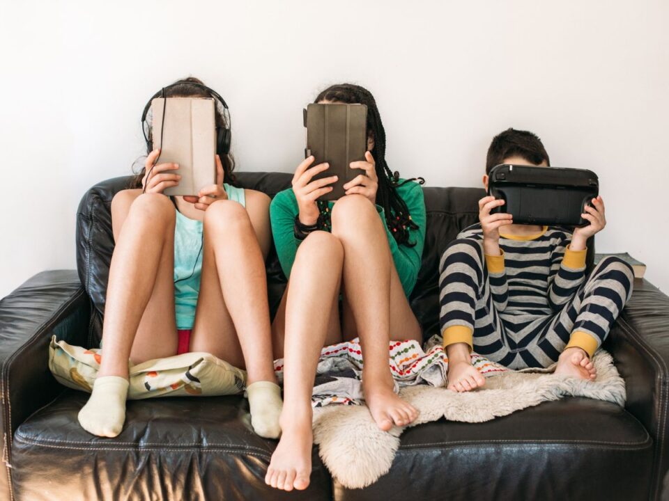 keira-knightley-internet-tilalom-gyerekneveles