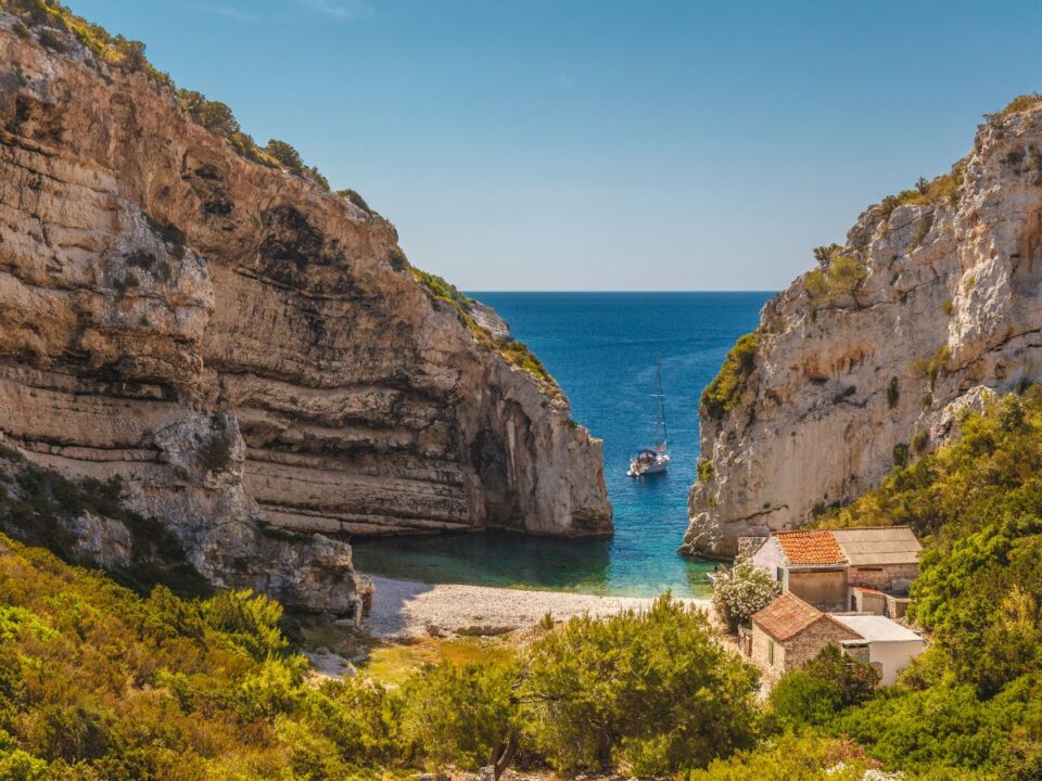 Stiniva, Vis sziget