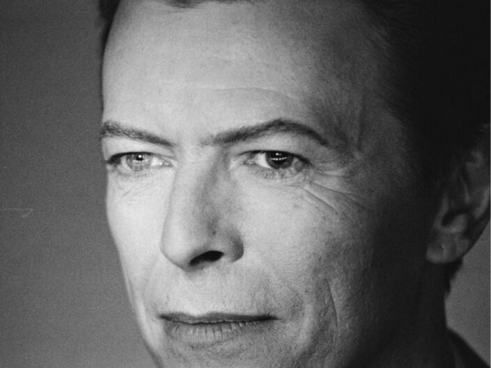 david bowie portréja, amin látszanak a különböző színű szemei