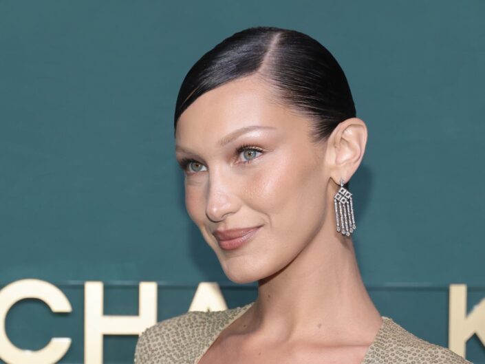 Bella Hadid, állkapocs