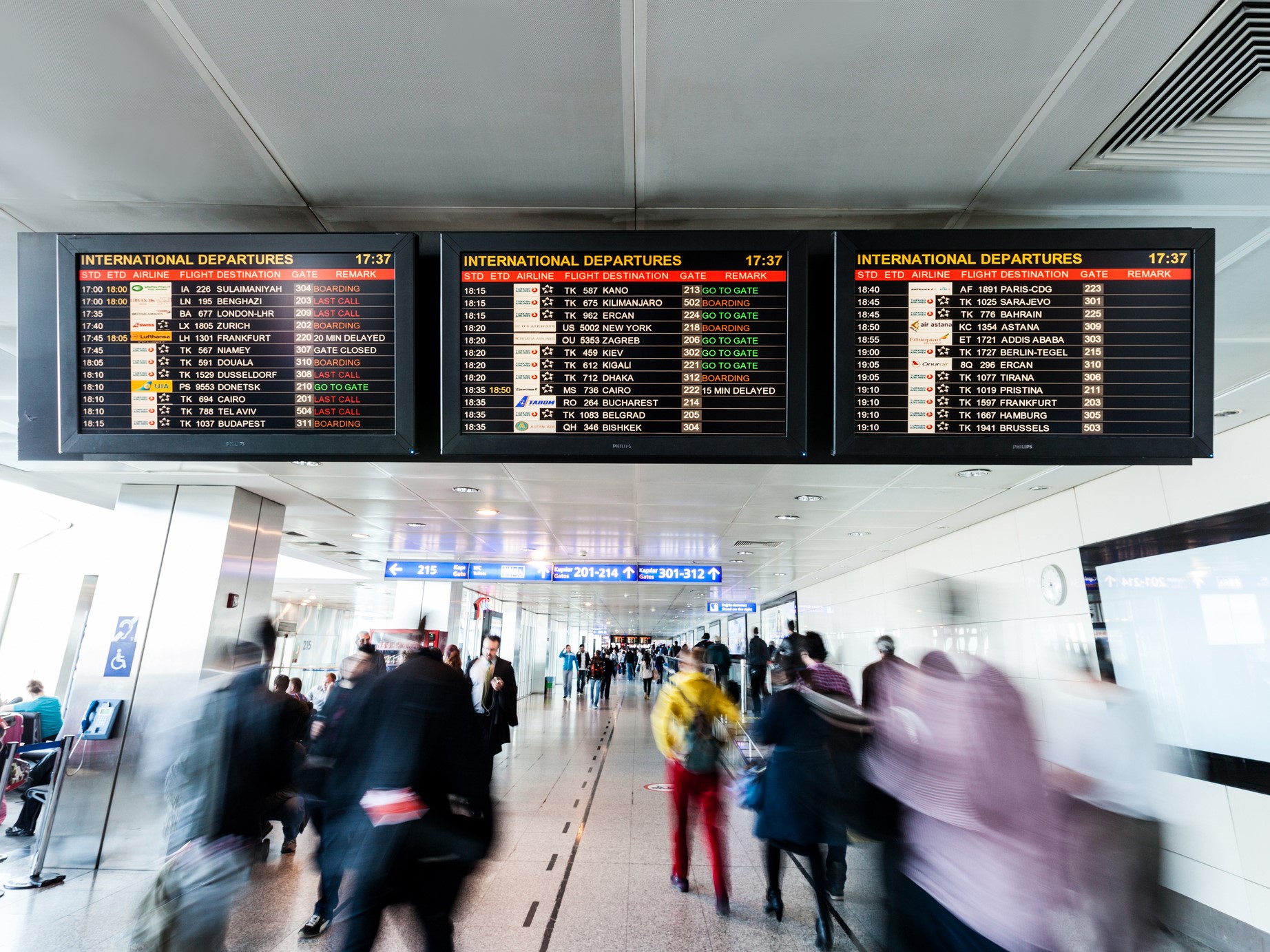 airport information board - Nők Lapja skiplagging, repülés, olcsó repülőjegy