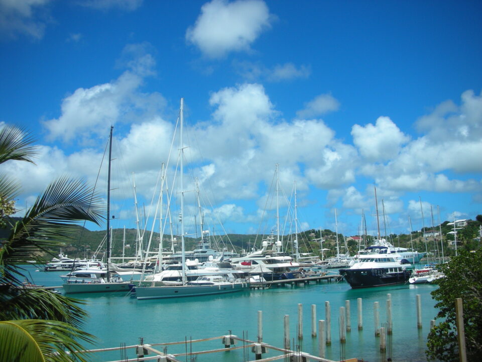 szakács luxusjach antigua