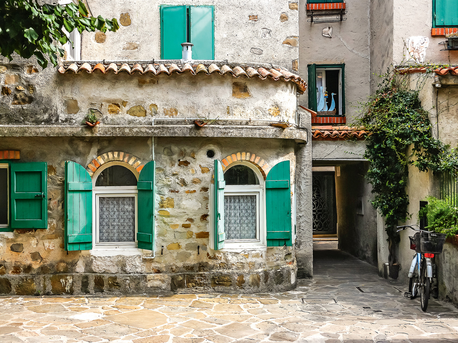 Beautiful streets of Grado in sunny day - Nők Lapja - Nők Lapja