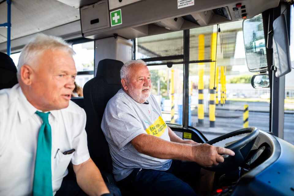 Mit kívánsz Budapest - 74 éves Ferenc a szülinapos BKV busz vezetés