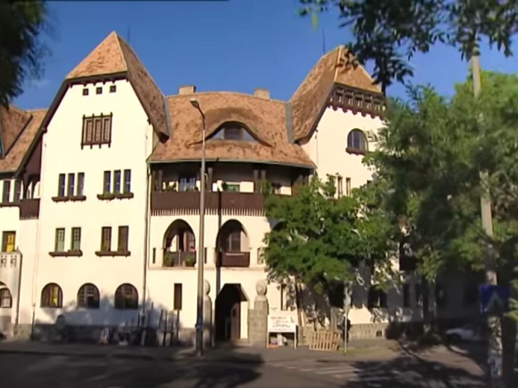 Baratok kozt_YouTube - Nők Lapja Baratok kozt