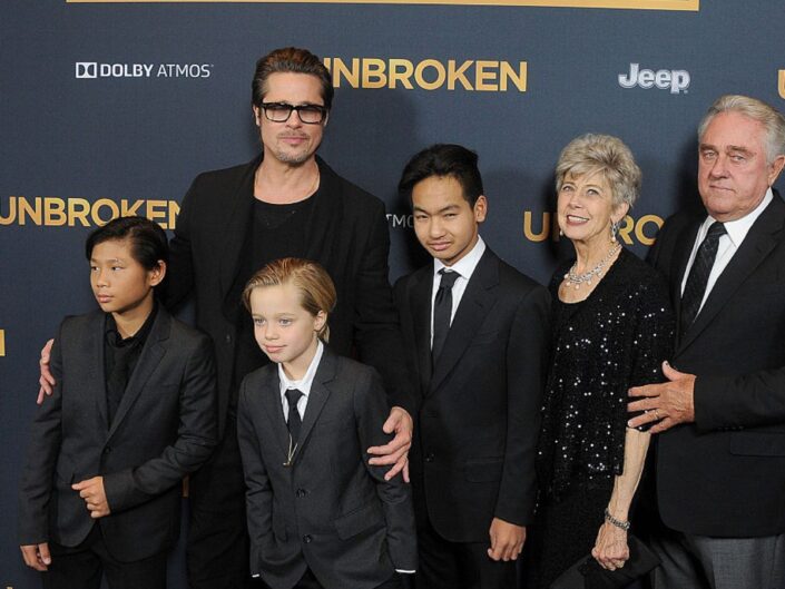 Brad Pitt a gyerekeivel Pax-szel, Shiloh-val és Maddox-szel egy Los Angeles-i filmpremieren 2014. december 15-én (Fotó: Gregg DeGuire/WireImage)