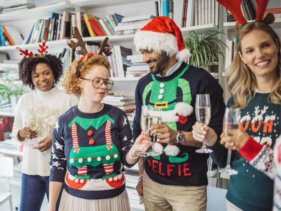 karácsonyi tradíciók, például csúnya pulóver