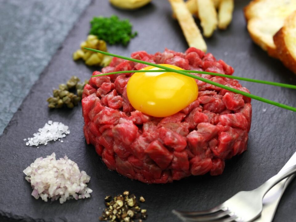 bifsztek beef tartare