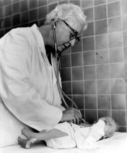 Virginia Apgar újszülöttek Apgar teszt csecsemőhalandóság újraélesztés