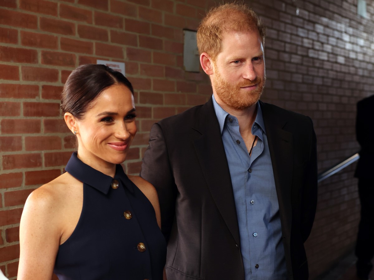 Meghan Markle divat váll