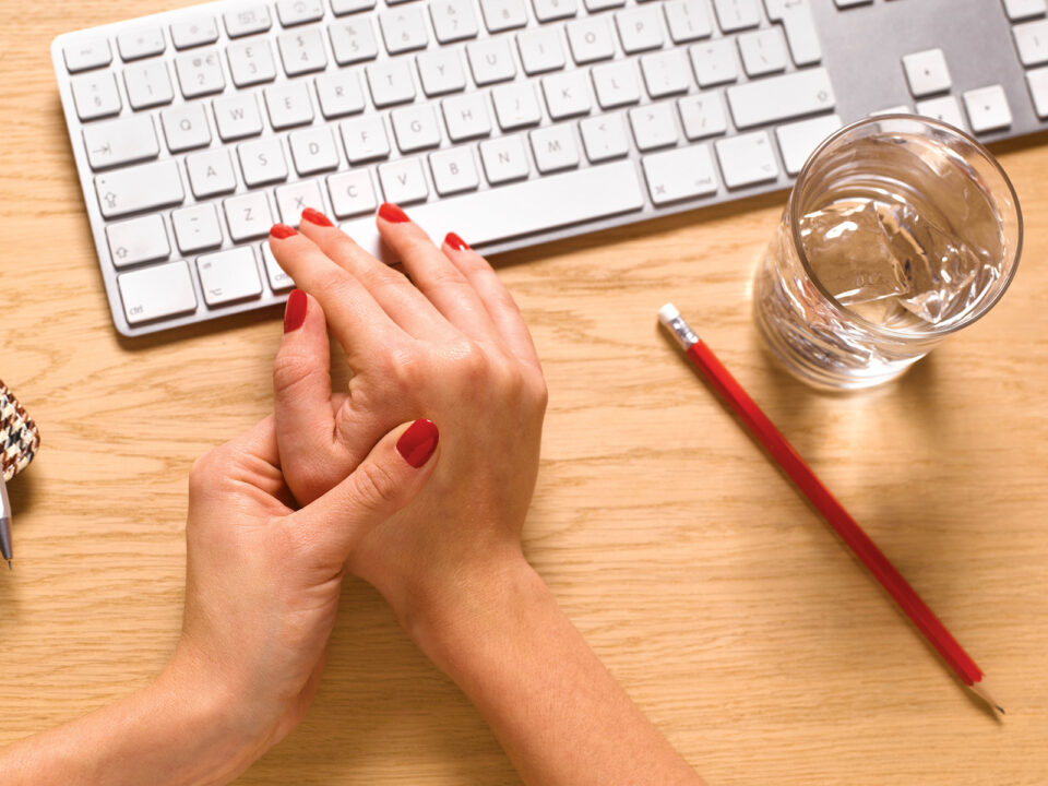 egeszseg-mi-fan-terem-az-inhuvelygyulladas - Nők Lapja ínhüvelygyulladás nő kézfej