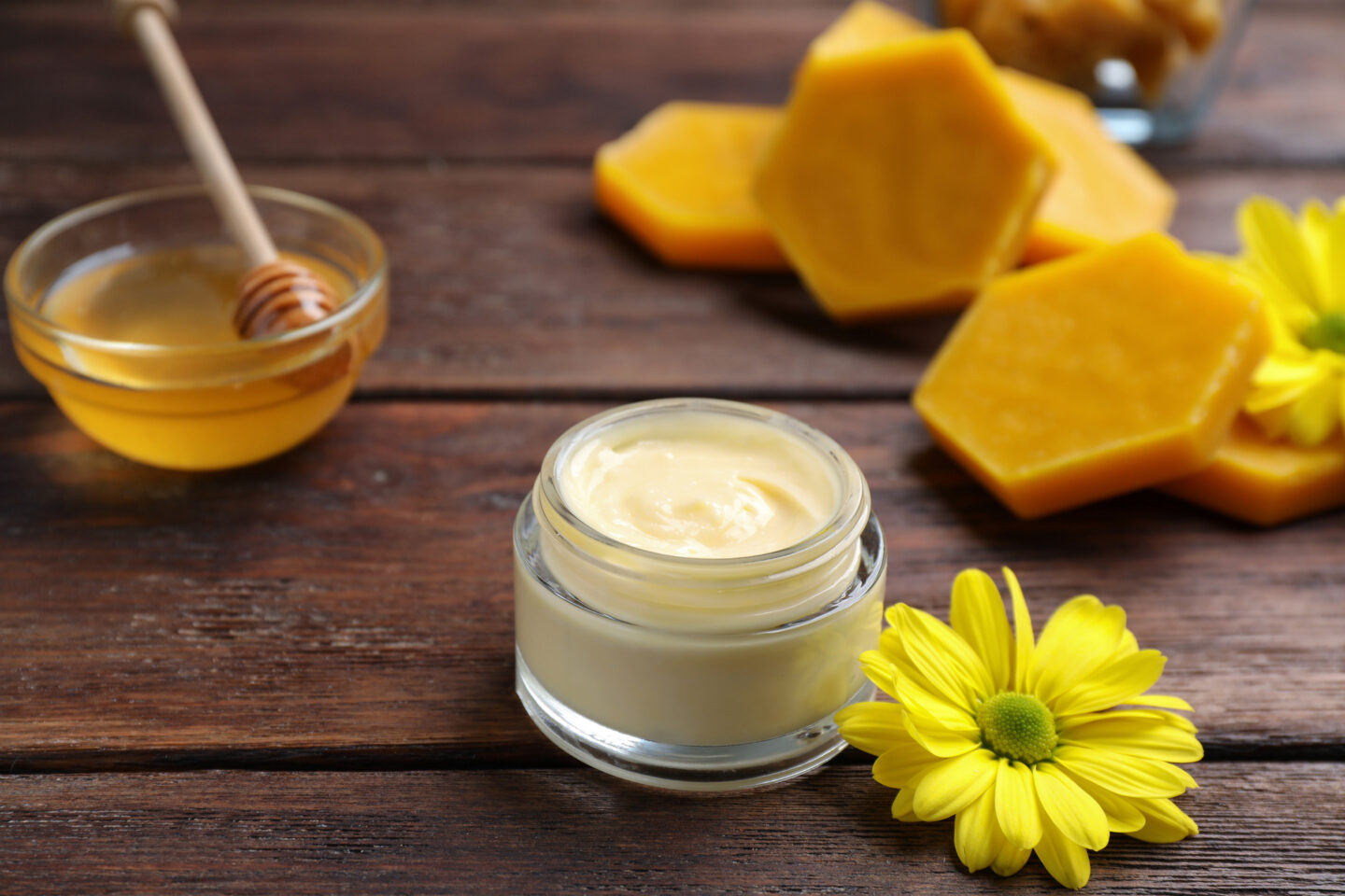 Merhog Cream Ennyi mindenre jó a méhméregből készült kenőcs