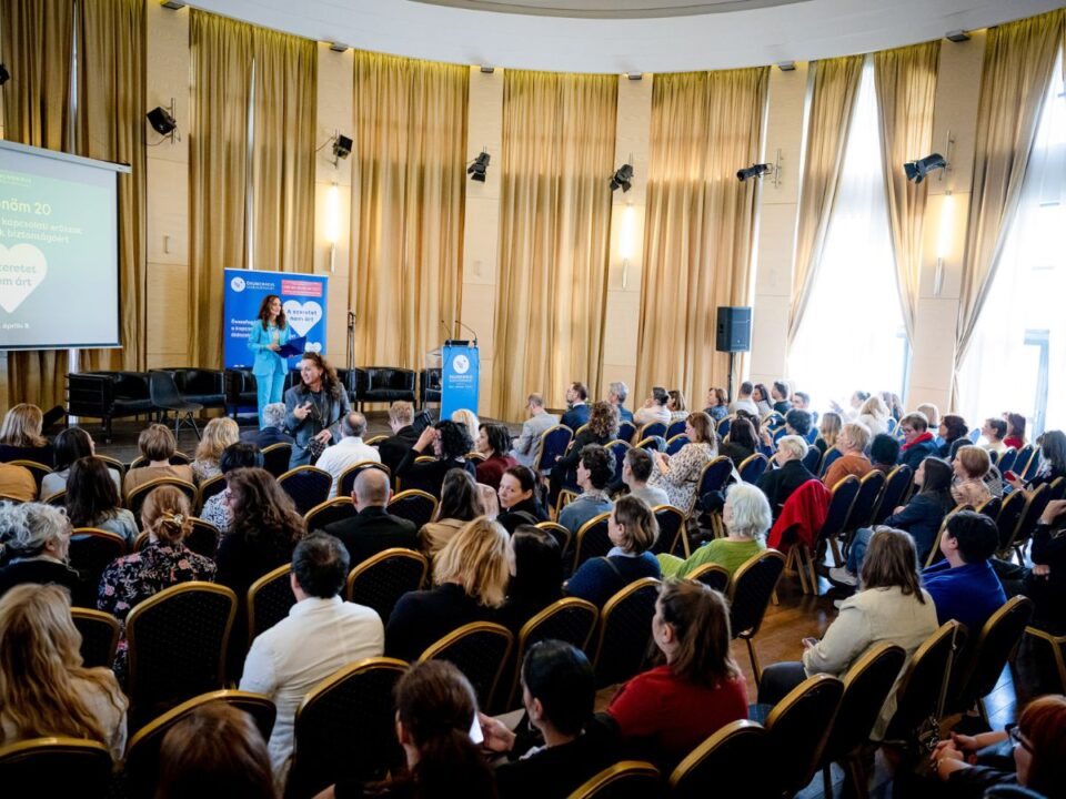 a-szeretet-nem-art - Nők Lapja OKIT, A szeretet nem árt, Ökumenikus Segélyszervezet