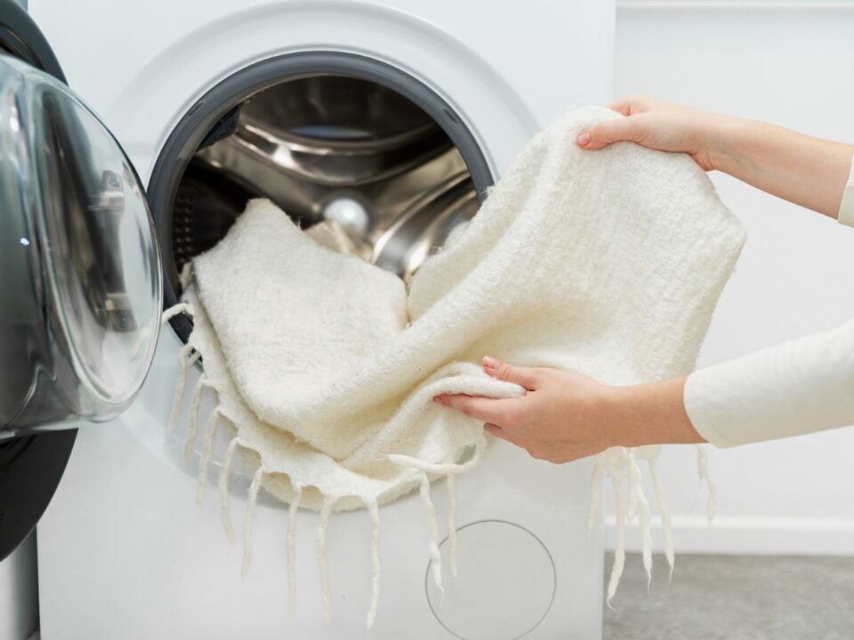 igy-mosd-a-gyapjutakarot - Nők Lapja így mosd a gyapjútakarót