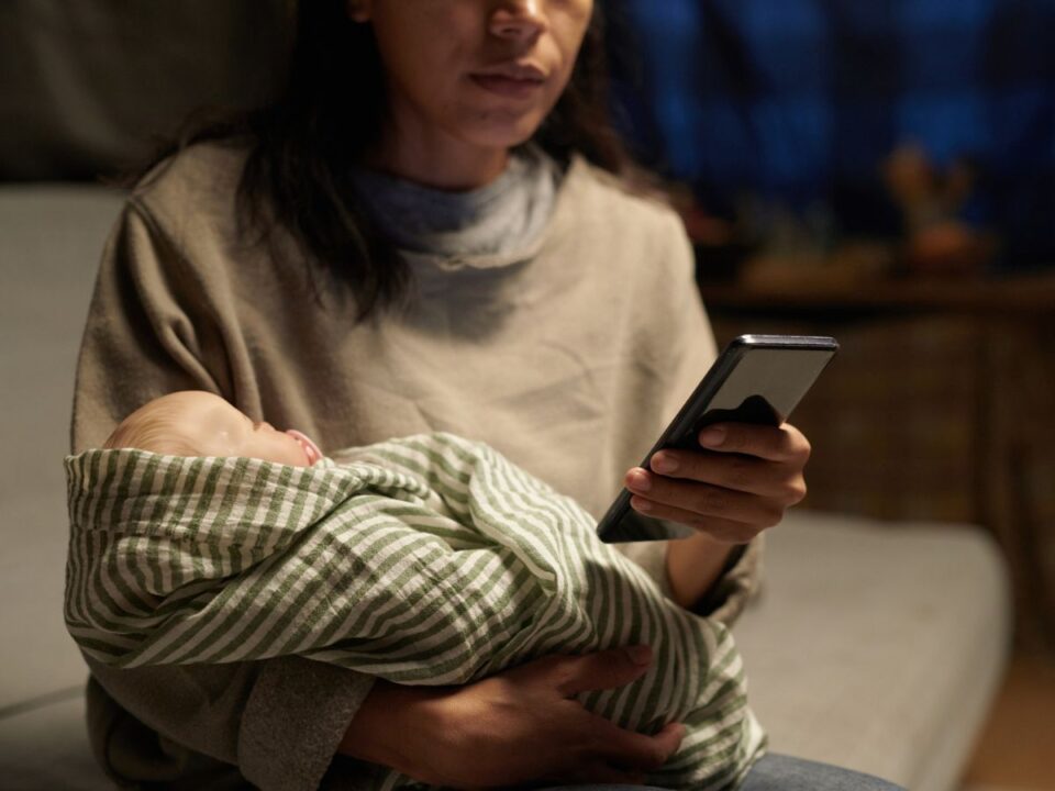 szülő telefon gyerek kognitív hátrányok