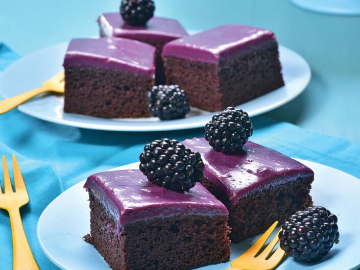 Brownie szedres-fehér csokoládés mázzal