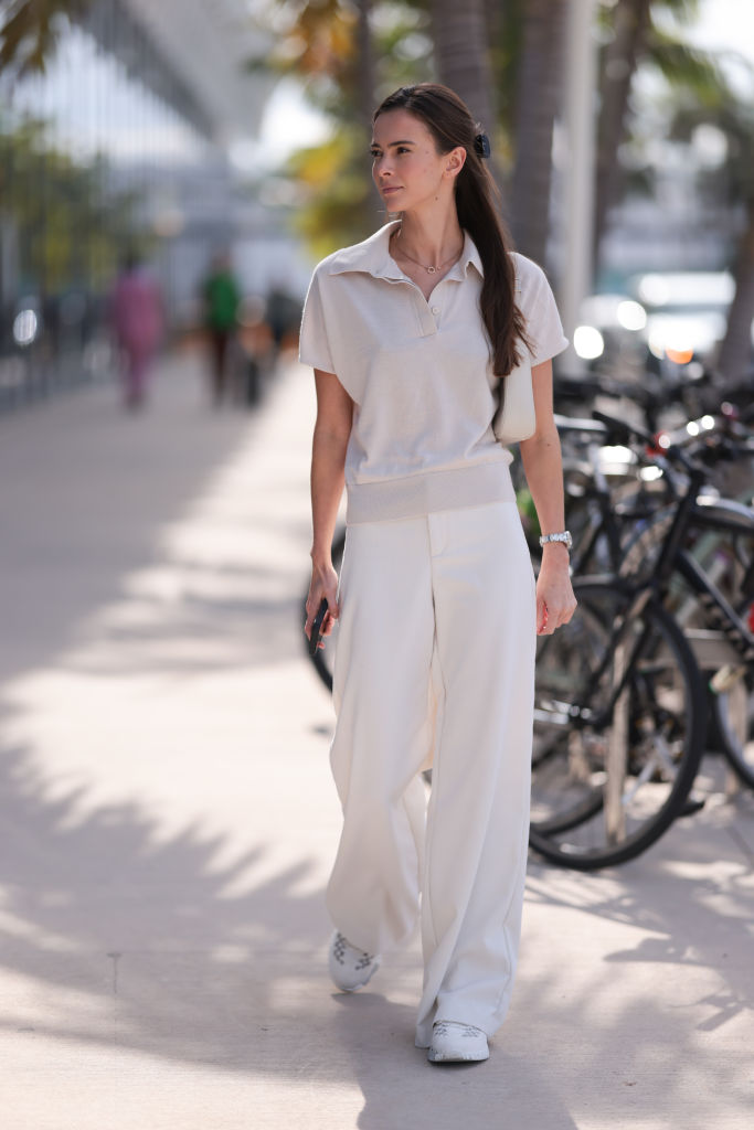 feher-nadrag-stilusosan-50-felett - Nők Lapja - Nők Lapja fehér nadrág stílusosan 50 felett