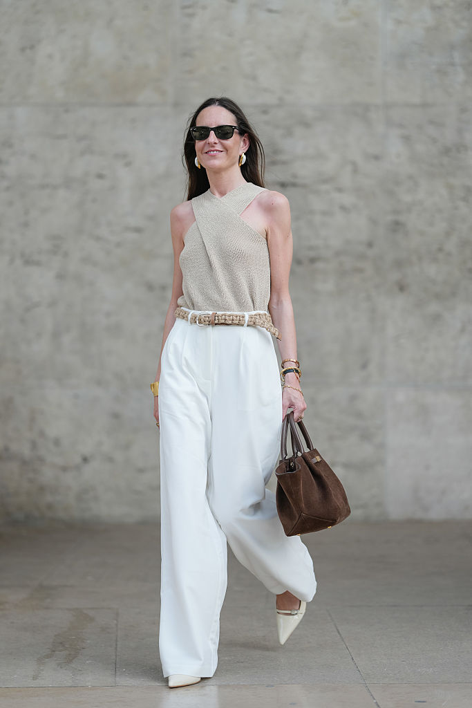 feher-nadrag-stilusosan-50-felett - Nők Lapja - Nők Lapja fehér nadrág stílusosan 50 felett