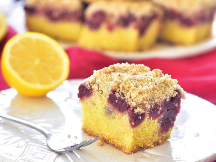 Meggyes pite morzsával