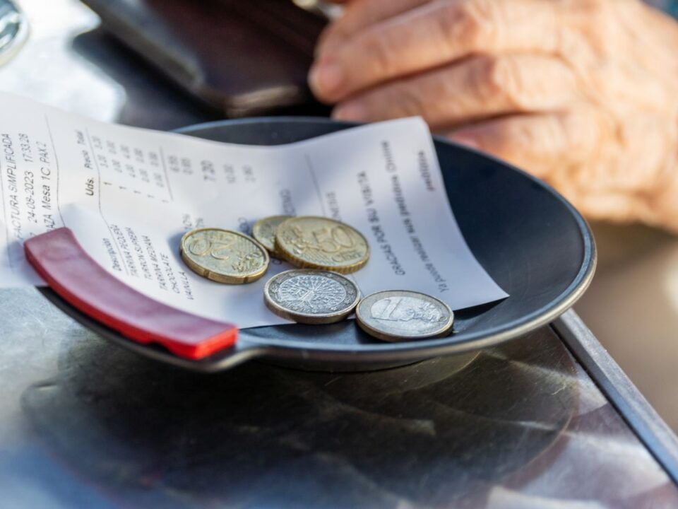 sértő a borravaló