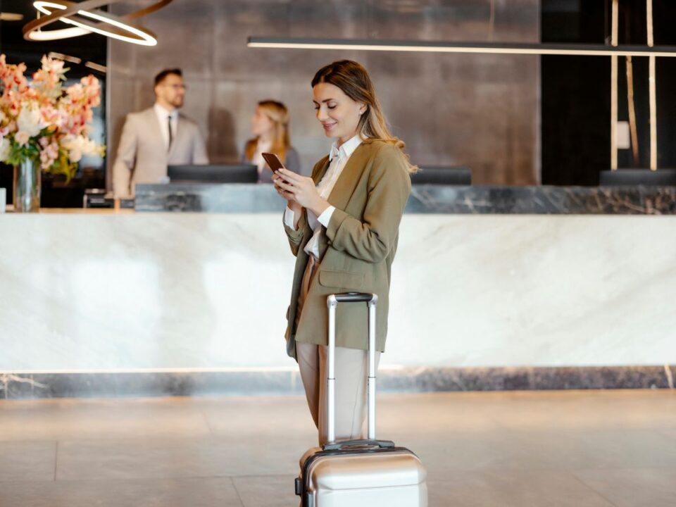 szállodai bejelentkezés kérdés csekkolás nyaralás utazás hotel utazási praktikák