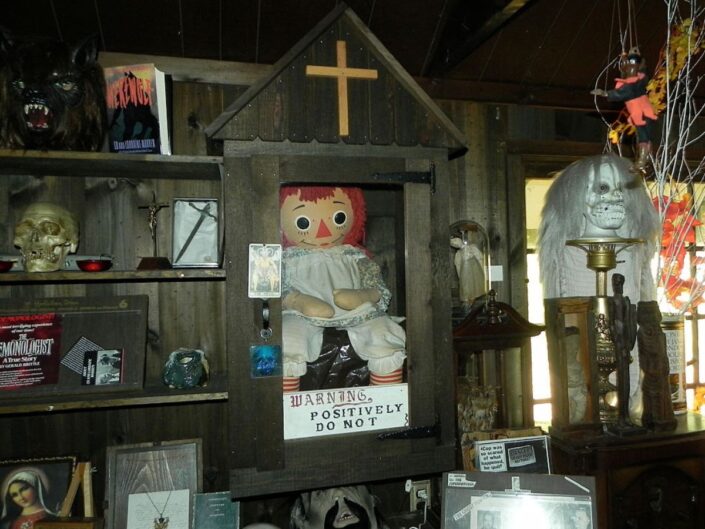 Annabelle baba, rongybaba, gyerekjáték, horror, démon