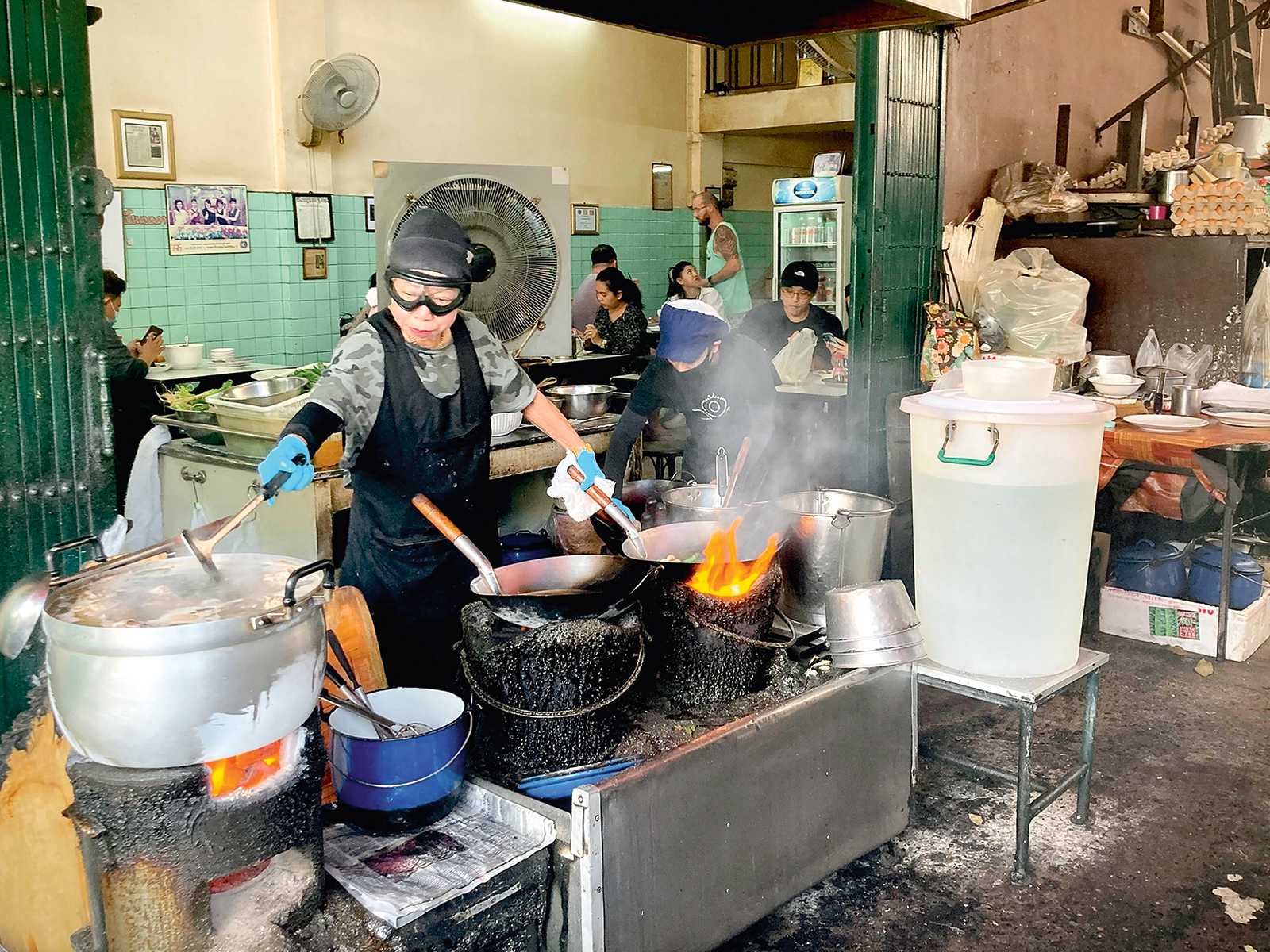thai utcai bódéban főznek