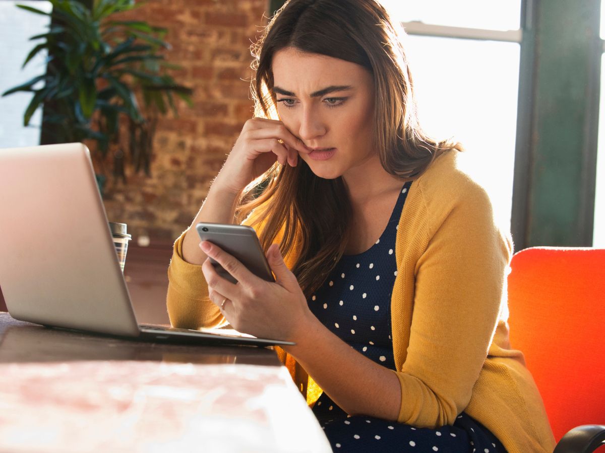 digitális szorongás üzentre várakozás