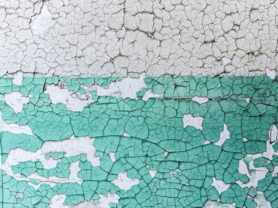 falfesték, régi falfesték, lepattogzott falfesték, ólom