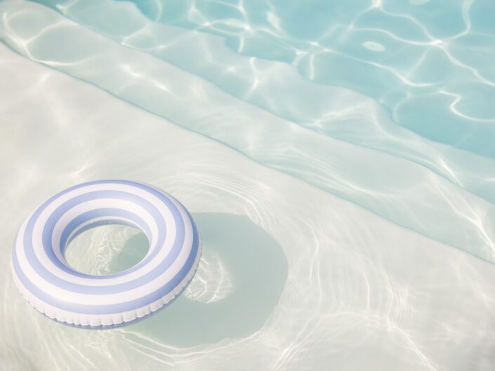 tiszta vizű medence