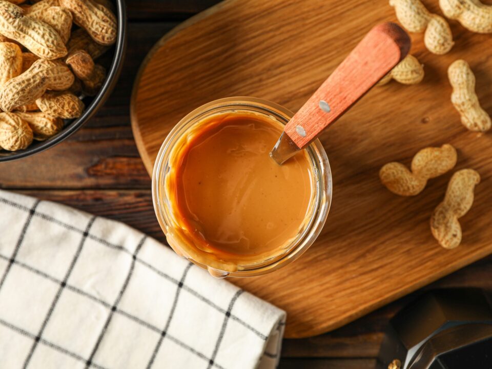 Yummy breakfast composition on wooden table space for text and top view Traditional product of American cuisine - Nők Lapja hozzataplalas-allergia-ajanlas