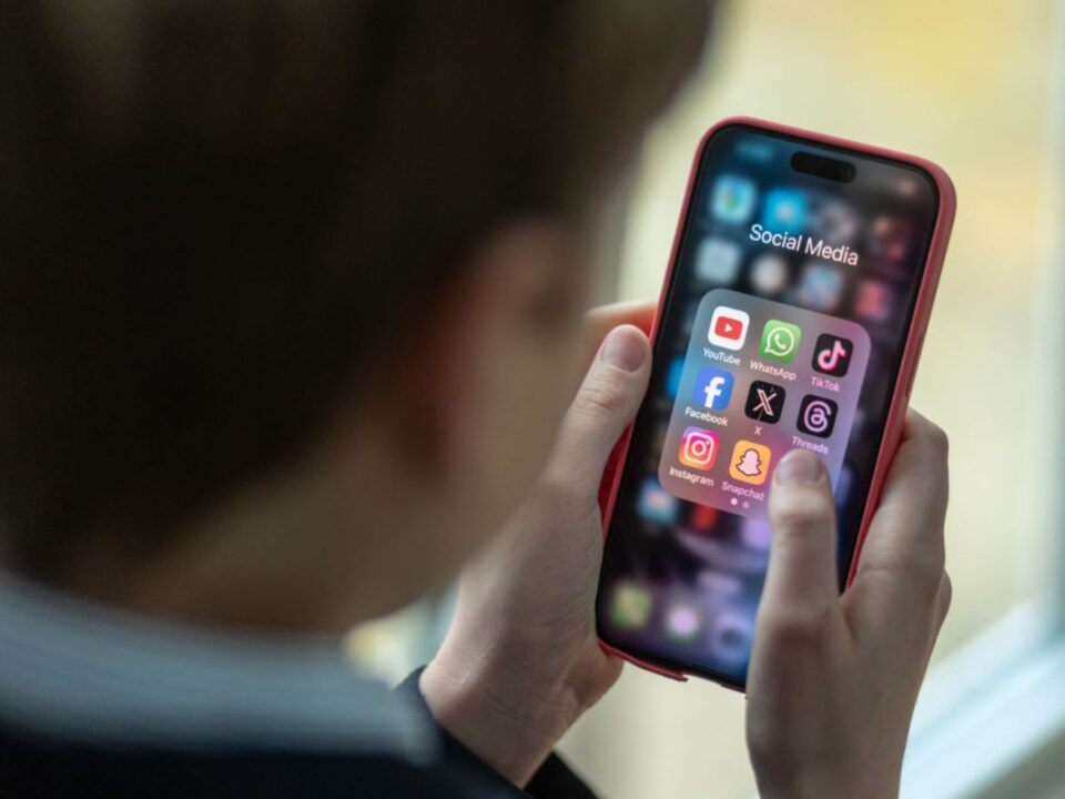 egy-japan-kisvaros-napi-ketoras-okostelefon-hasznalati-korlatozast-akar-bevezetni - Nők Lapja telefonozás