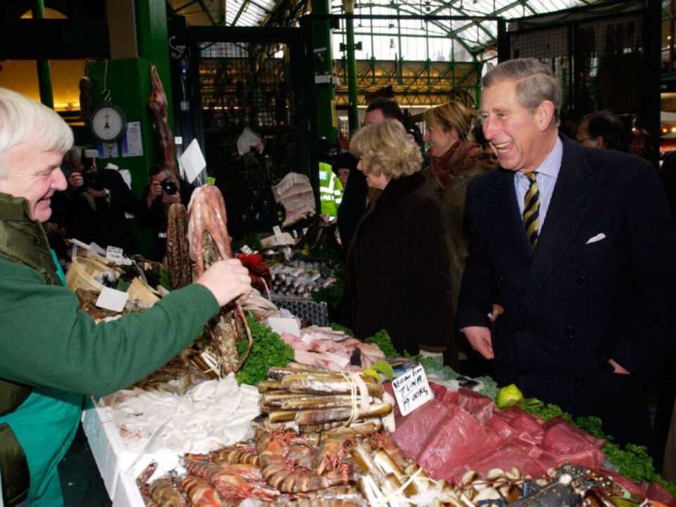 Károly király piacon