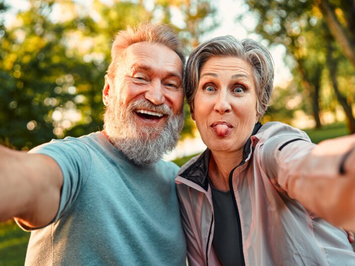 gyerekes idősebb pár