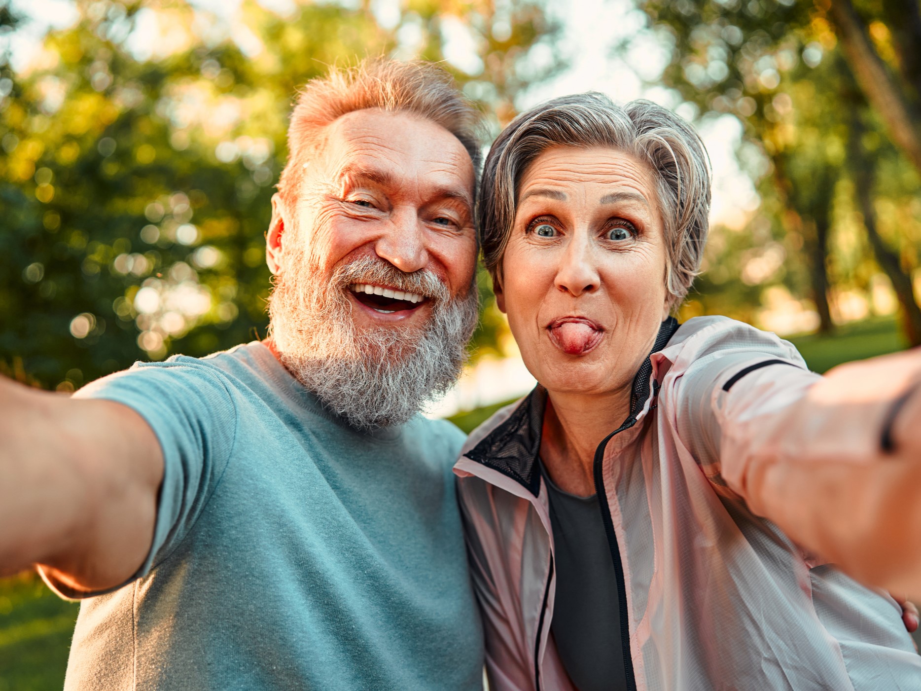 gyerekes idősebb pár