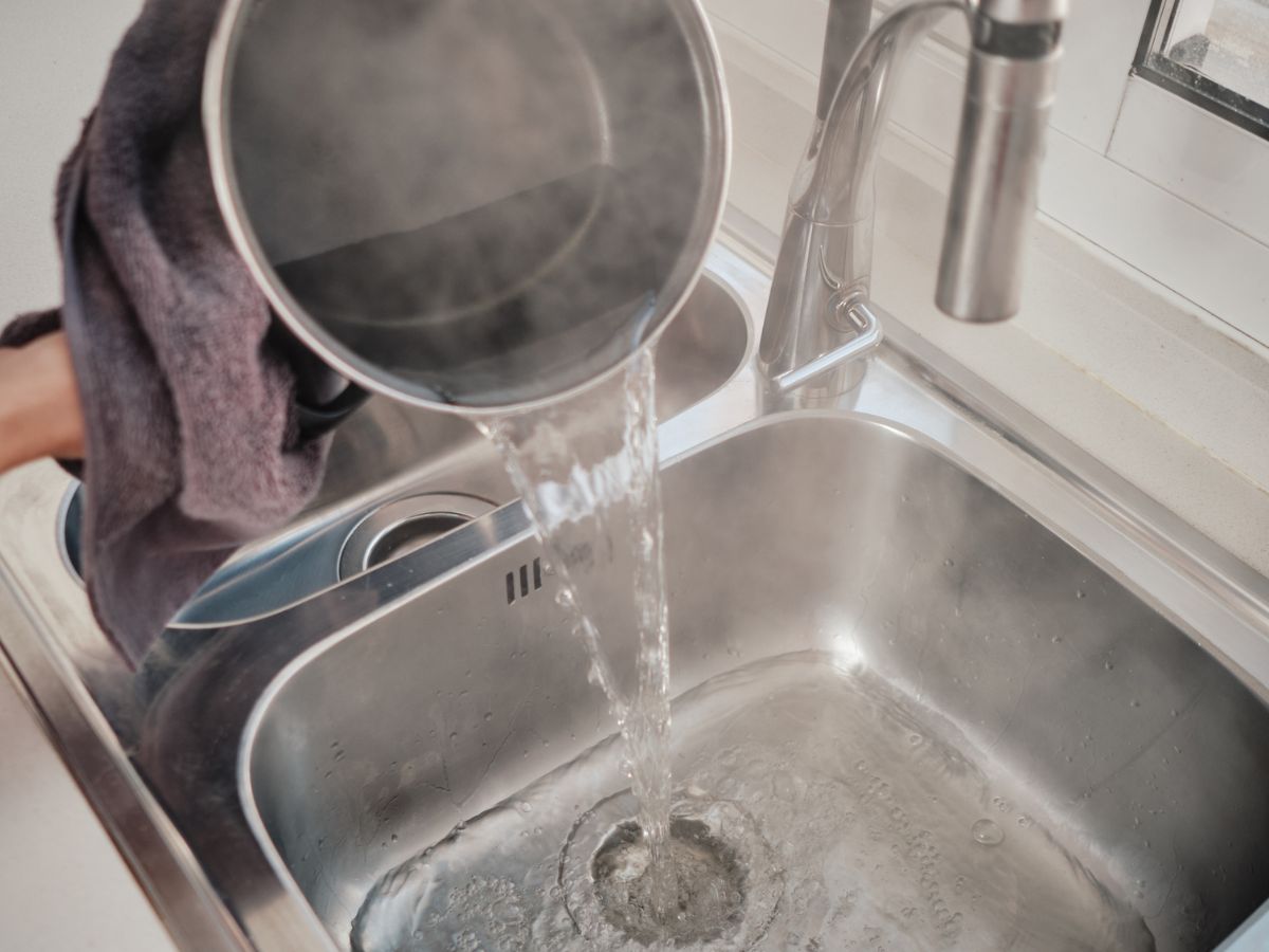 forró víz lefolyóba konyha