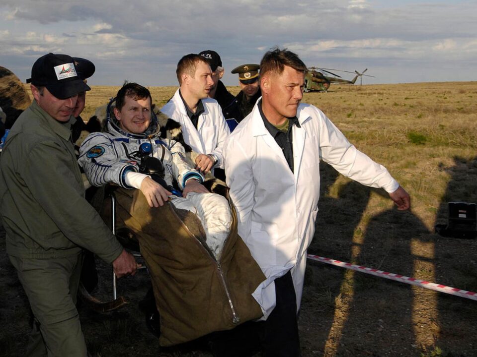 magyarok-az-urben-farkas-bertalan-charles-simonyi-es-kapu-tibor - Nők Lapja Charles SImonyi űrhajós