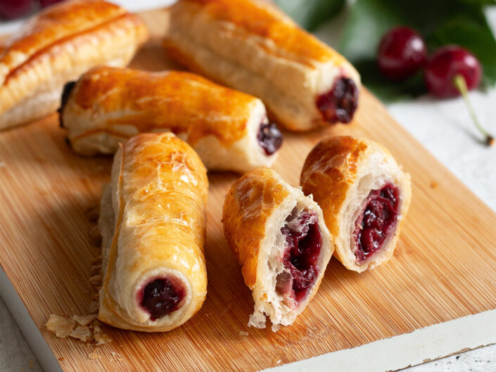 Meggyes tekercs leveles tésztából