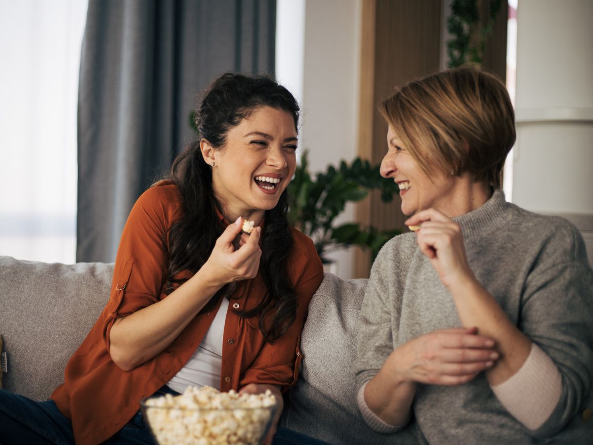 anya lánya filmnézés popcorn otthon