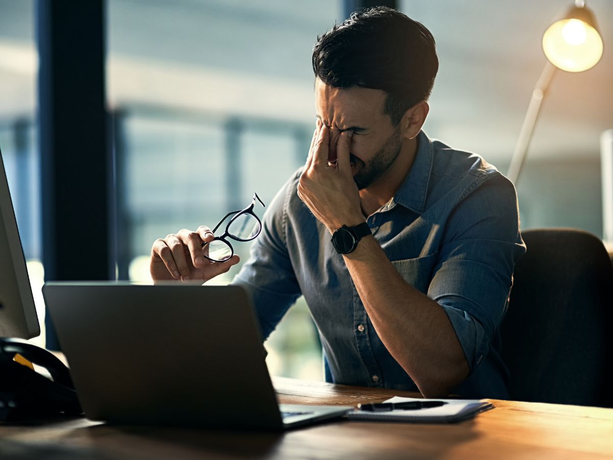 stresszes férfi