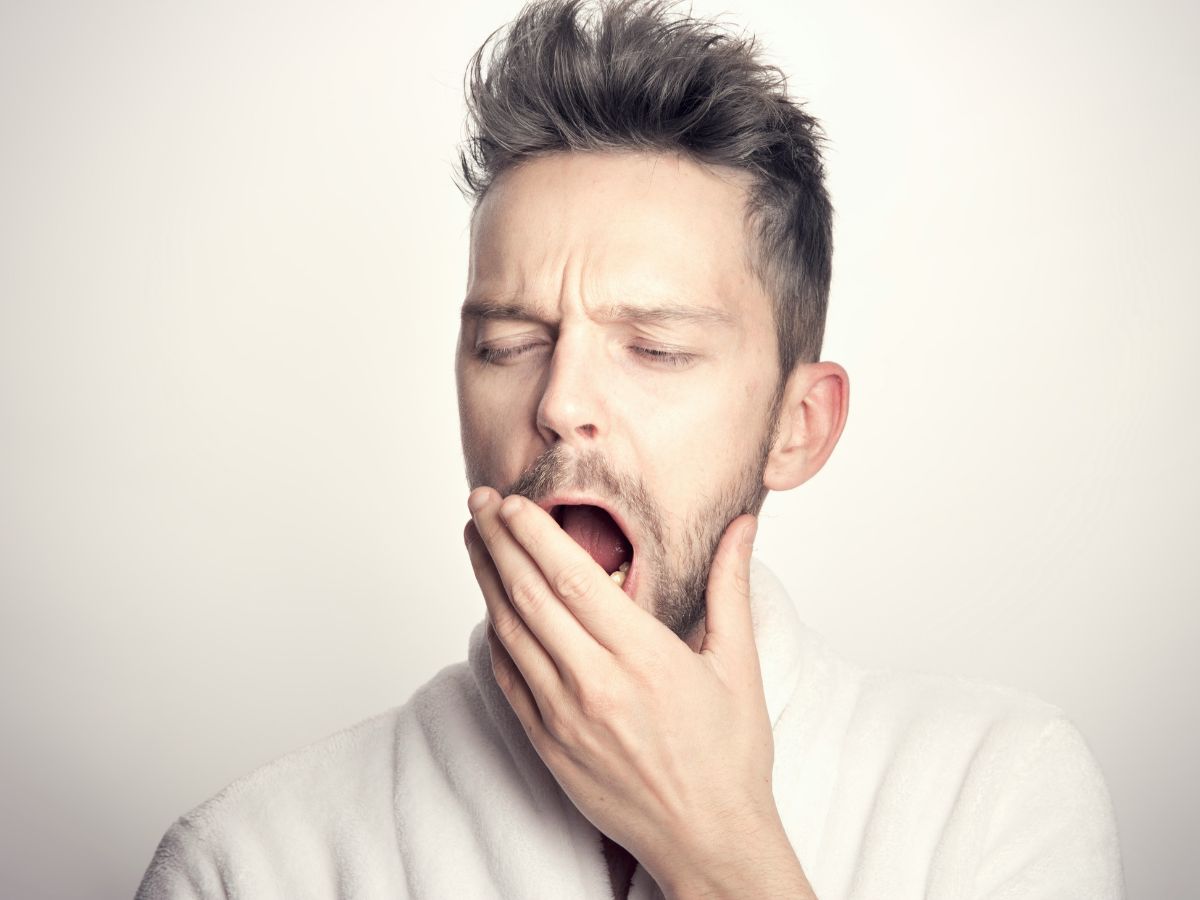 szájszag, ásítás