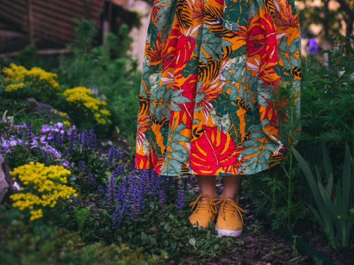 színes virágok, növények, nyár, virágos szoknya