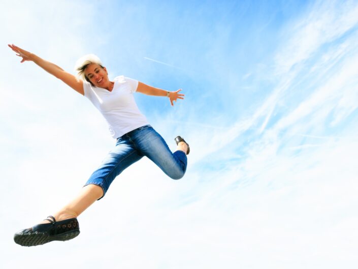 nagyot ugró milleniál nő