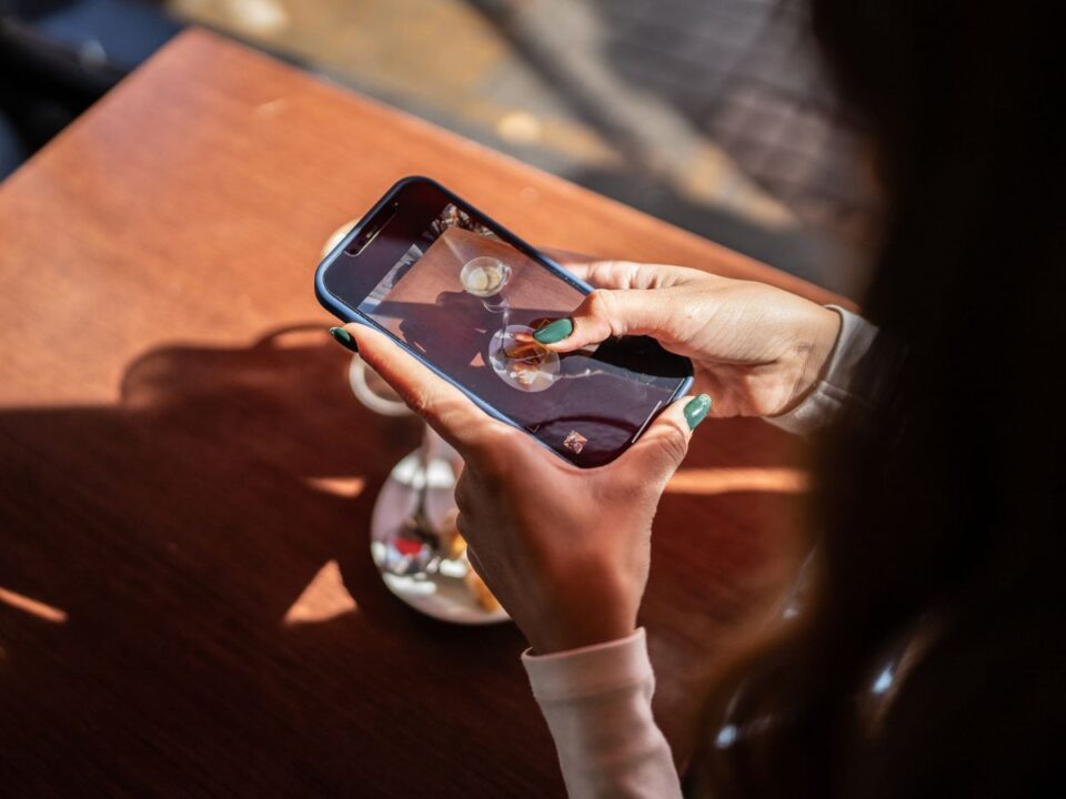 valaki-ilyen-kepeket-posztol-biztos-hogyb-oldogtalan - Nők Lapja posztolás