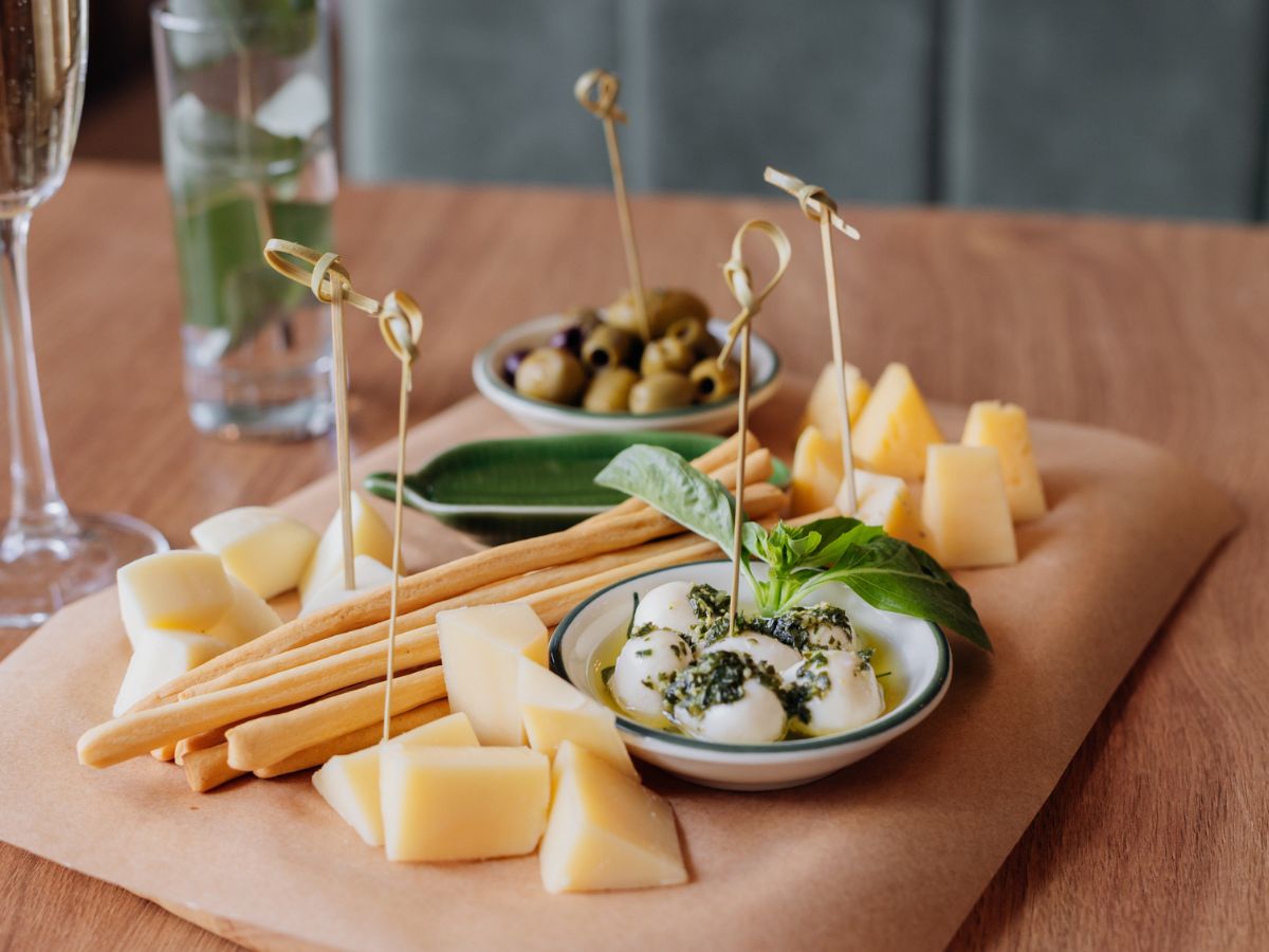 ezert-ebredunk-puffadt-arccal - Nők Lapja - Nők Lapja sajtok