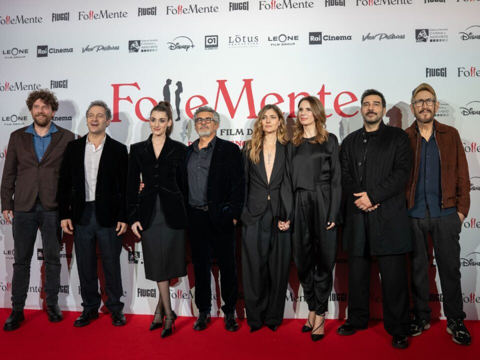 túlagyalt randevú filmpremier