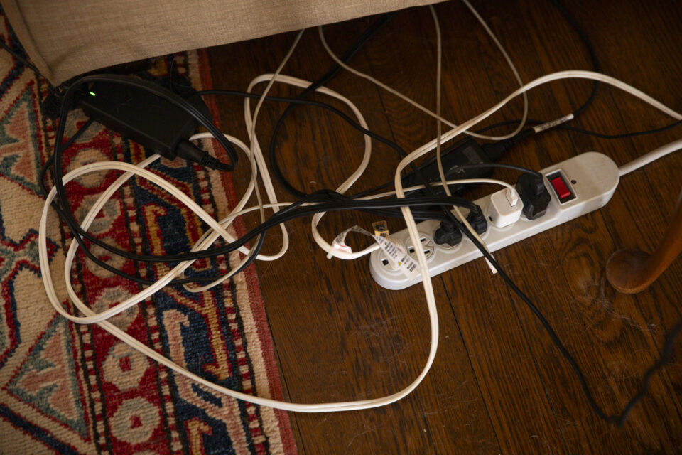 osszegabalyodott-kabelek-mutatjuk-hogyan-tuntesd-el - Nők Lapja összegabalyodott kábelek